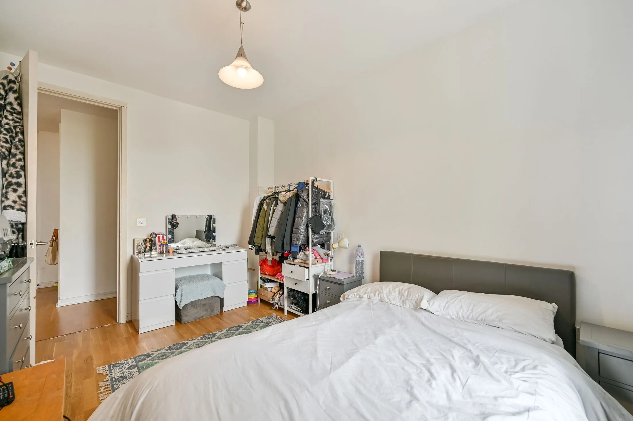 Flat Melliss Avenue in Greater London