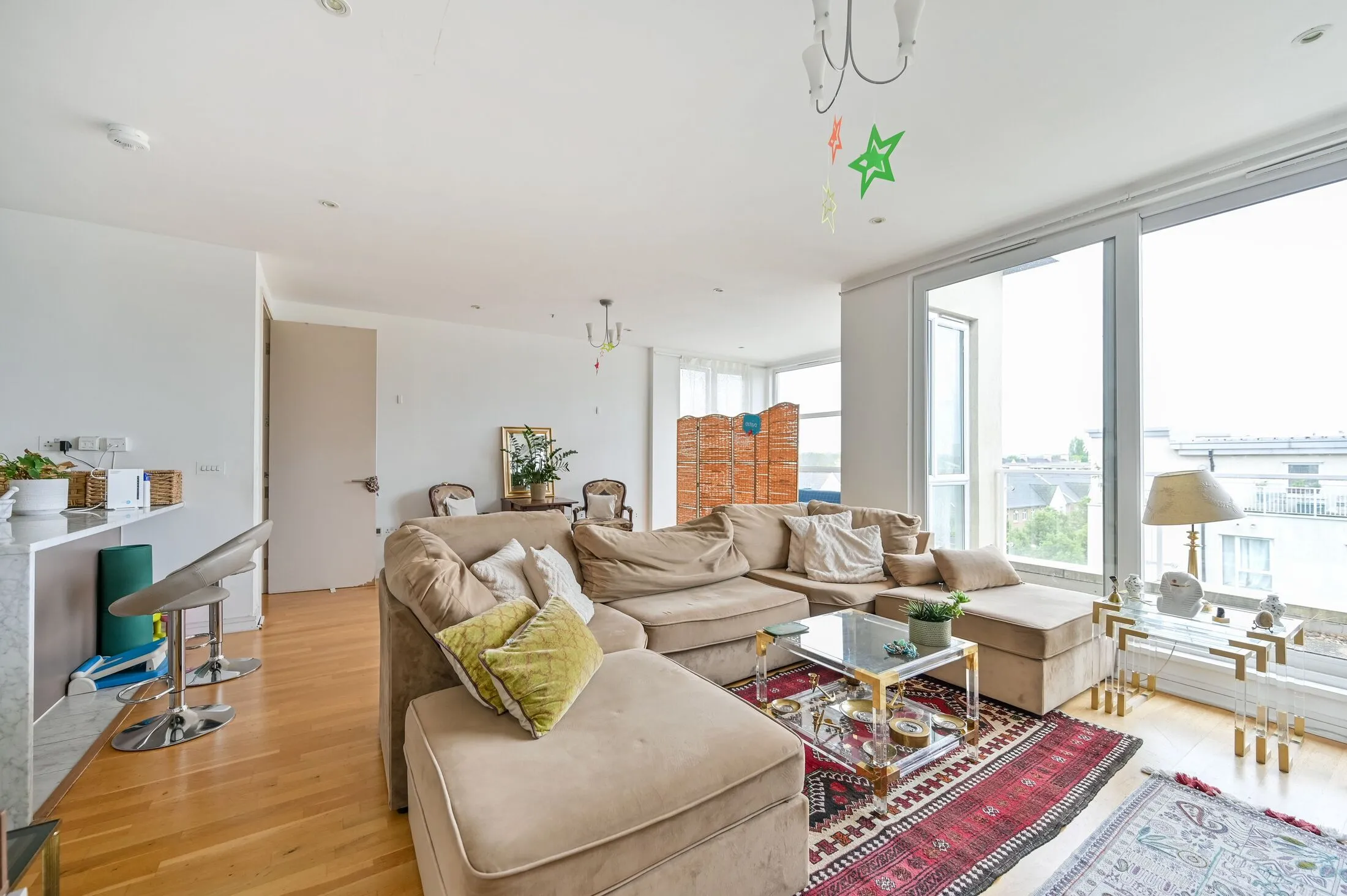 Flat Melliss Avenue in Greater London