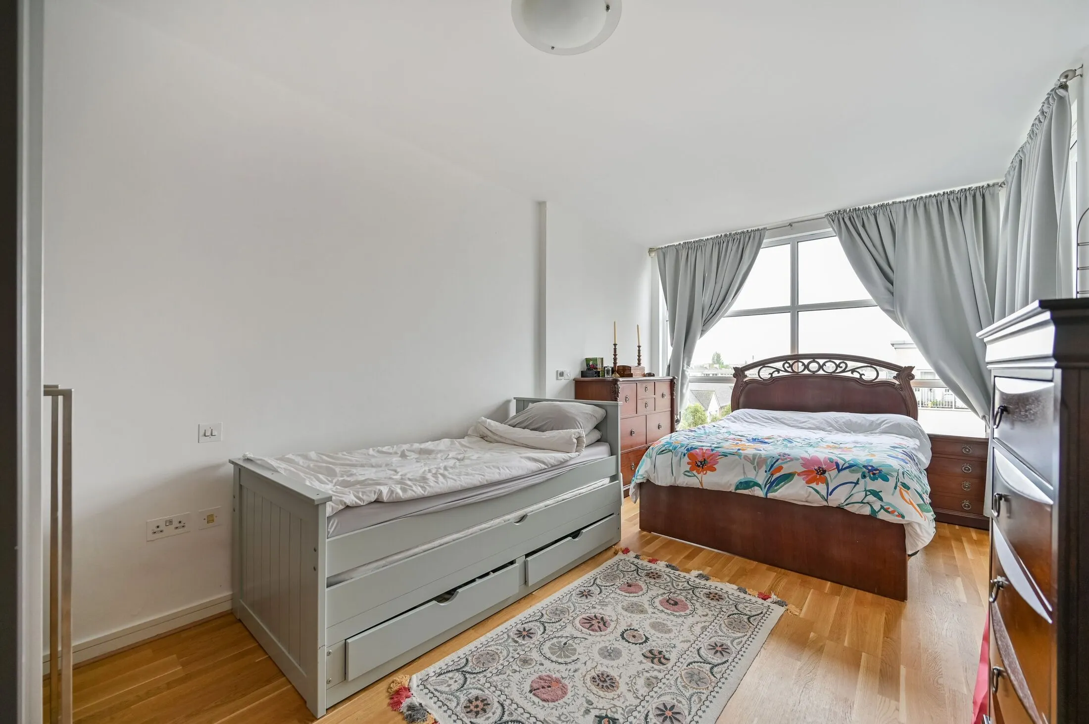 Flat Melliss Avenue in Greater London