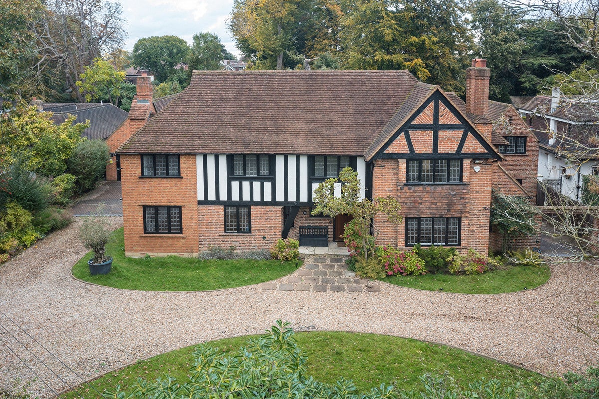 House Fife Road in Greater London