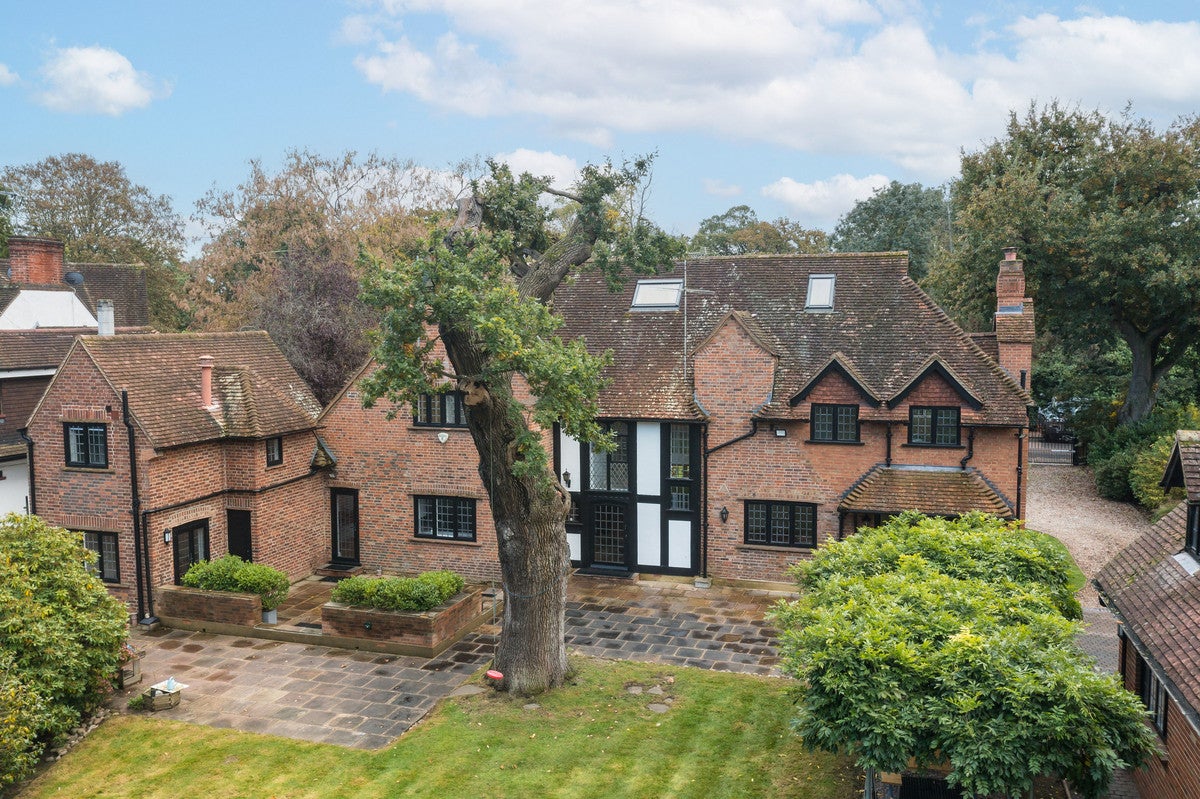 House Fife Road in Greater London