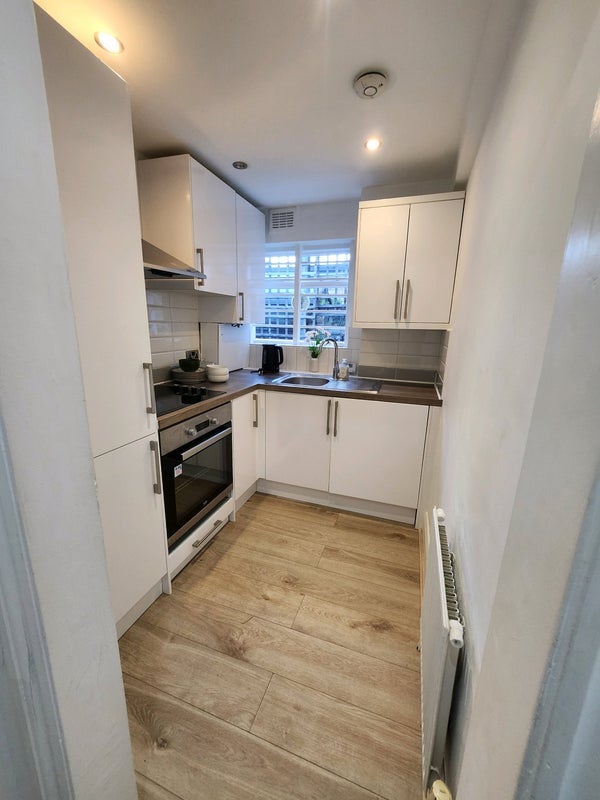 Flat Fernhead Road in City of Westminster