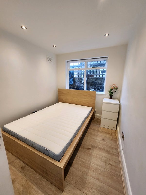 Flat Fernhead Road in City of Westminster
