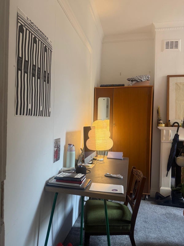 Room Strahan Road in Greater London