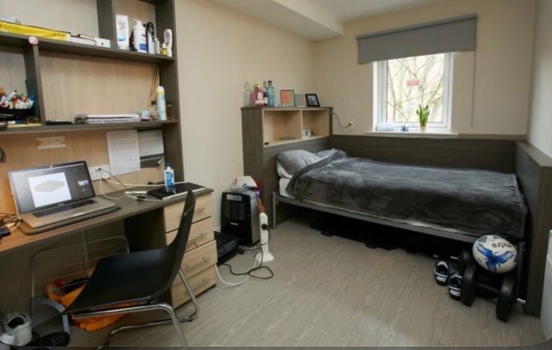 Room Rolls Crescent in Manchester
