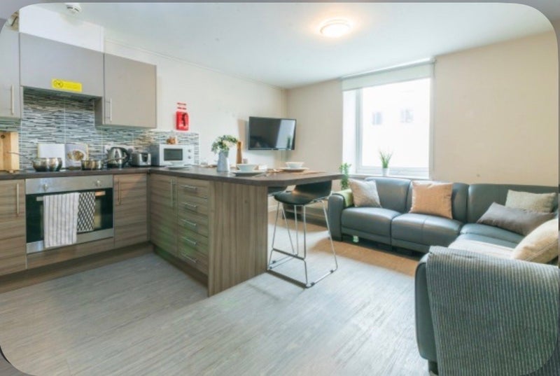 Room Rolls Crescent in Manchester