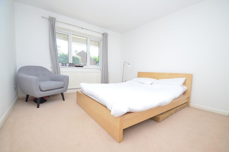 Flat Regency Drive in Greater London