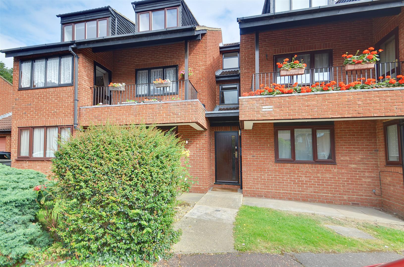Flat Regency Drive in Greater London