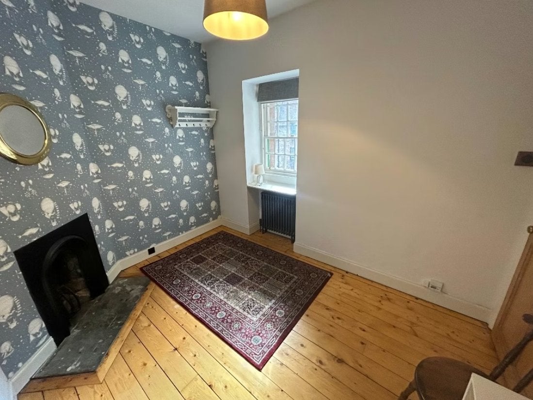 Flat Well Court in City of Edinburgh
