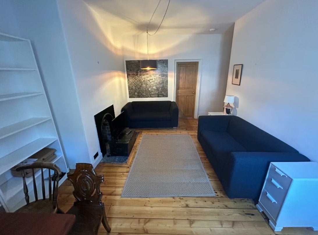 Flat Well Court in City of Edinburgh