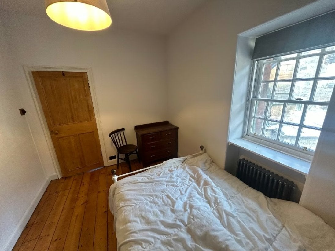 Flat Well Court in City of Edinburgh