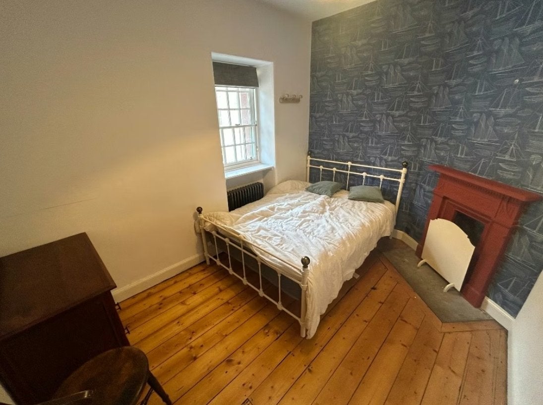 Flat Well Court in City of Edinburgh