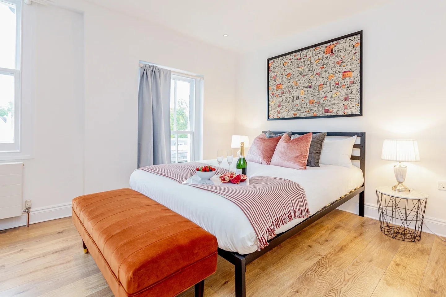Flat Holland Road in Greater London