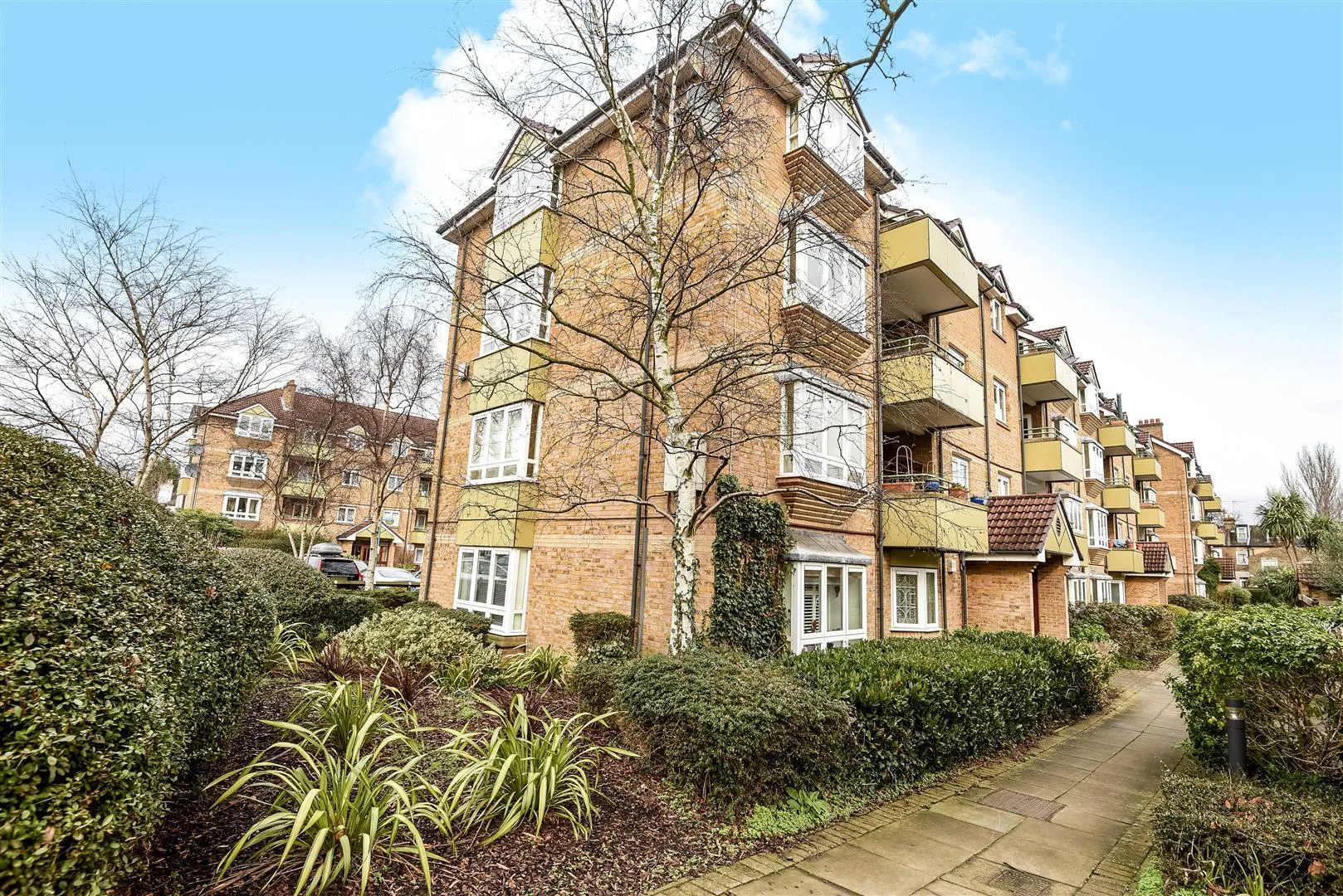 Flat Essex Court in Greater London