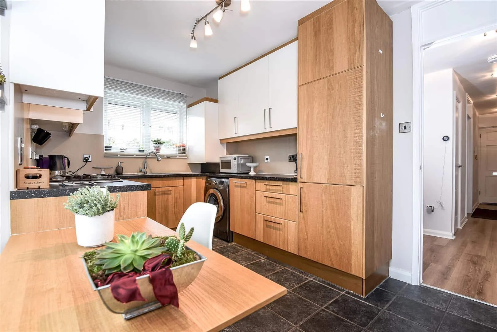 Flat Essex Court in Greater London