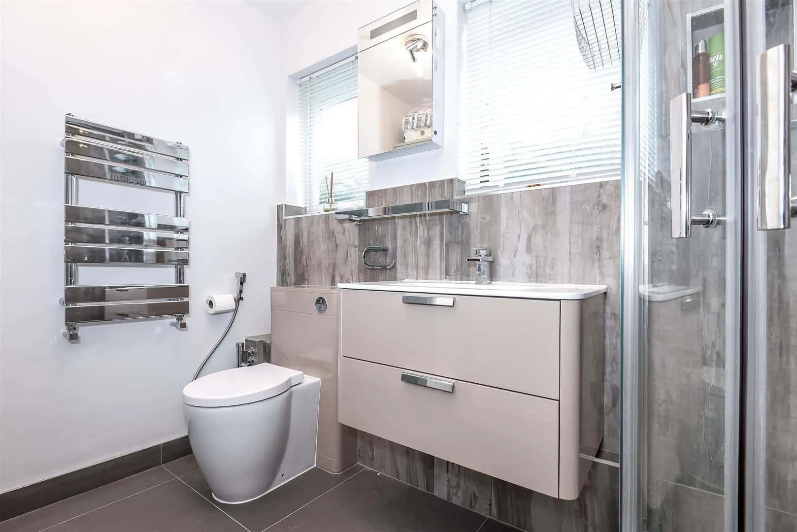 Flat Essex Court in Greater London