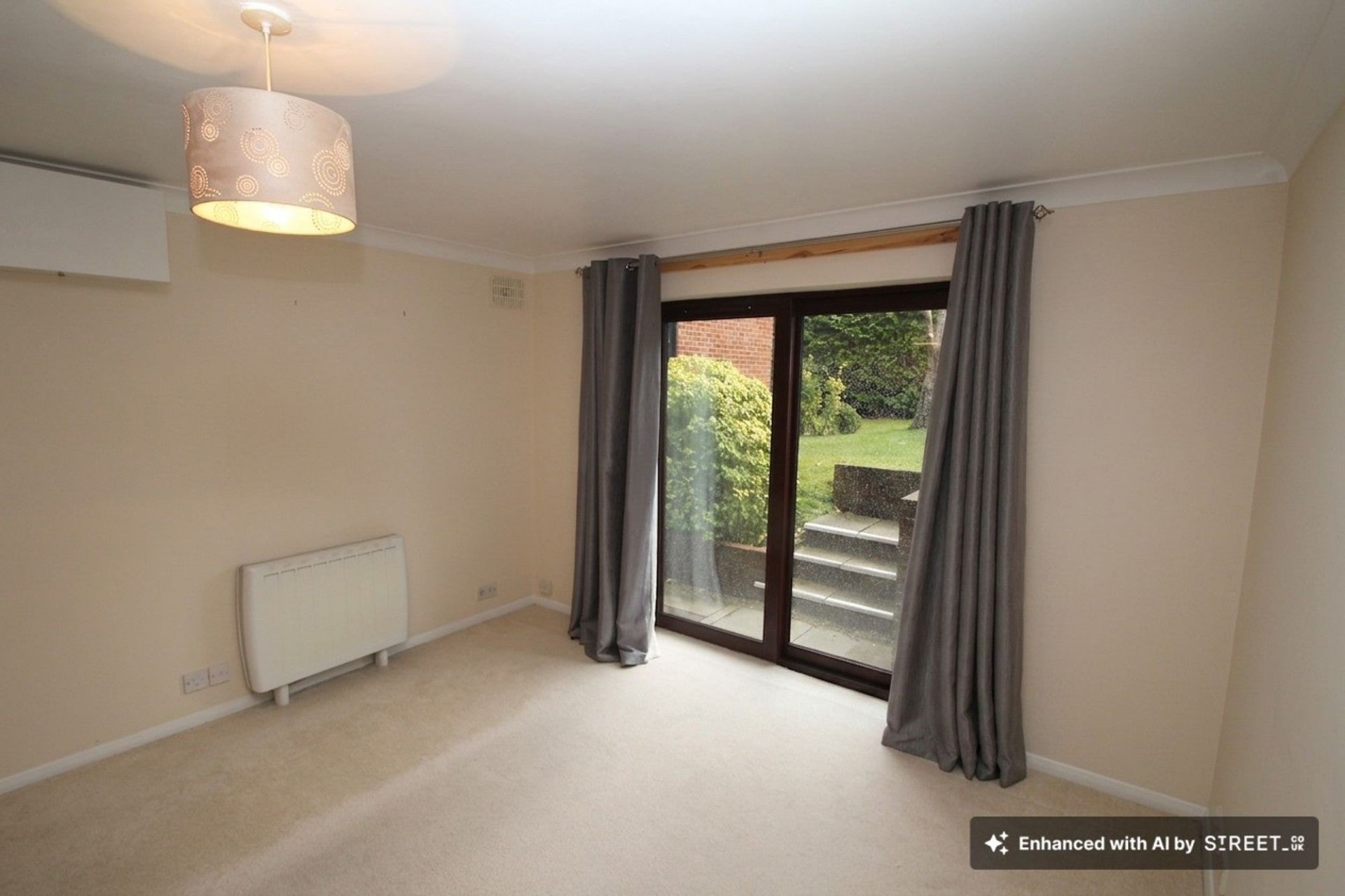 Flat Davies Court in High Wycombe