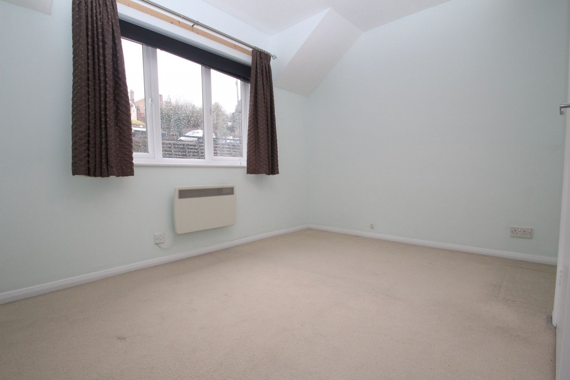 Flat Davies Court in High Wycombe