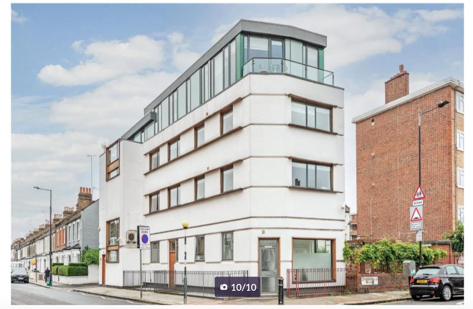 Flat Kelvedon Road in Greater London