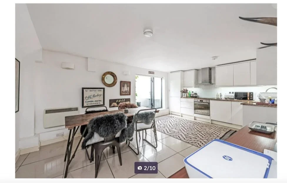 Flat Kelvedon Road in Greater London