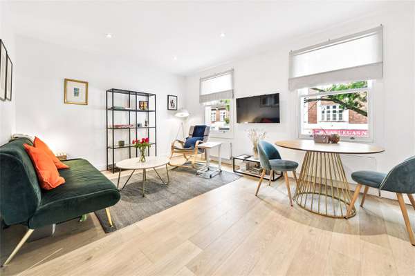 Flat Fulham High Street in Greater London