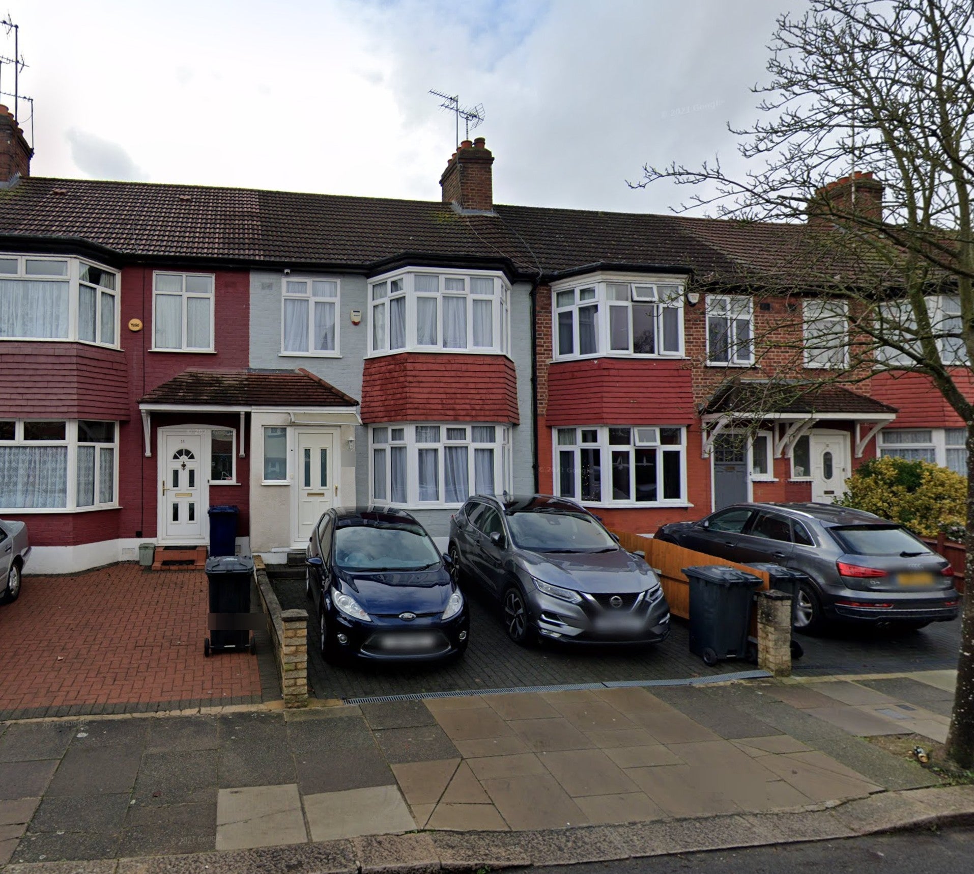House Brentmead Gardens in Greater London