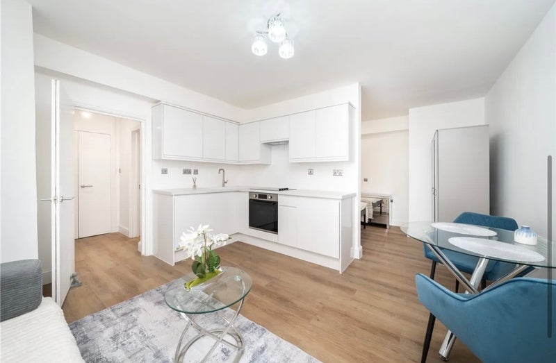 Flat Nevern Place in Greater London