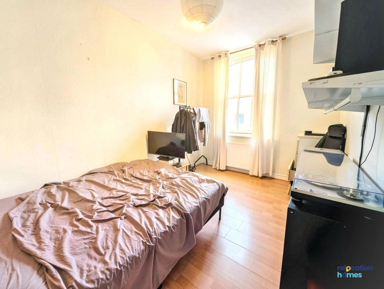 Flat Mare Street in Greater London