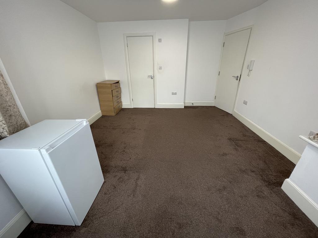 Room Princes Avenue in Greater London