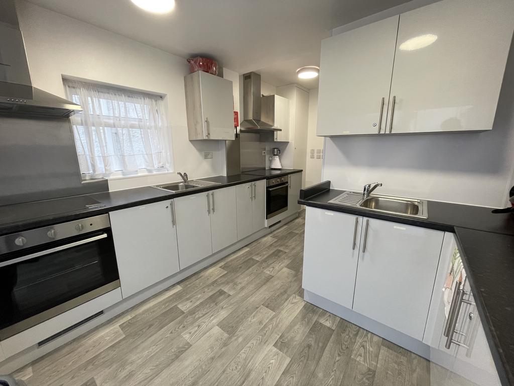 Room Princes Avenue in Greater London