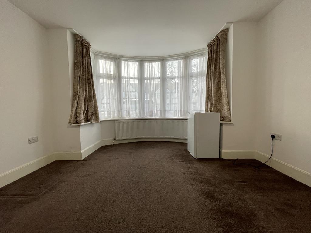 Room Princes Avenue in Greater London
