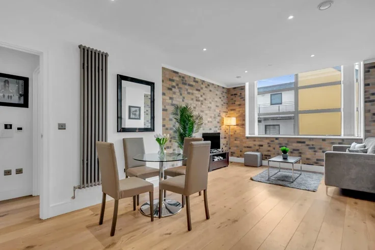 Flat Carlow Street in Greater London