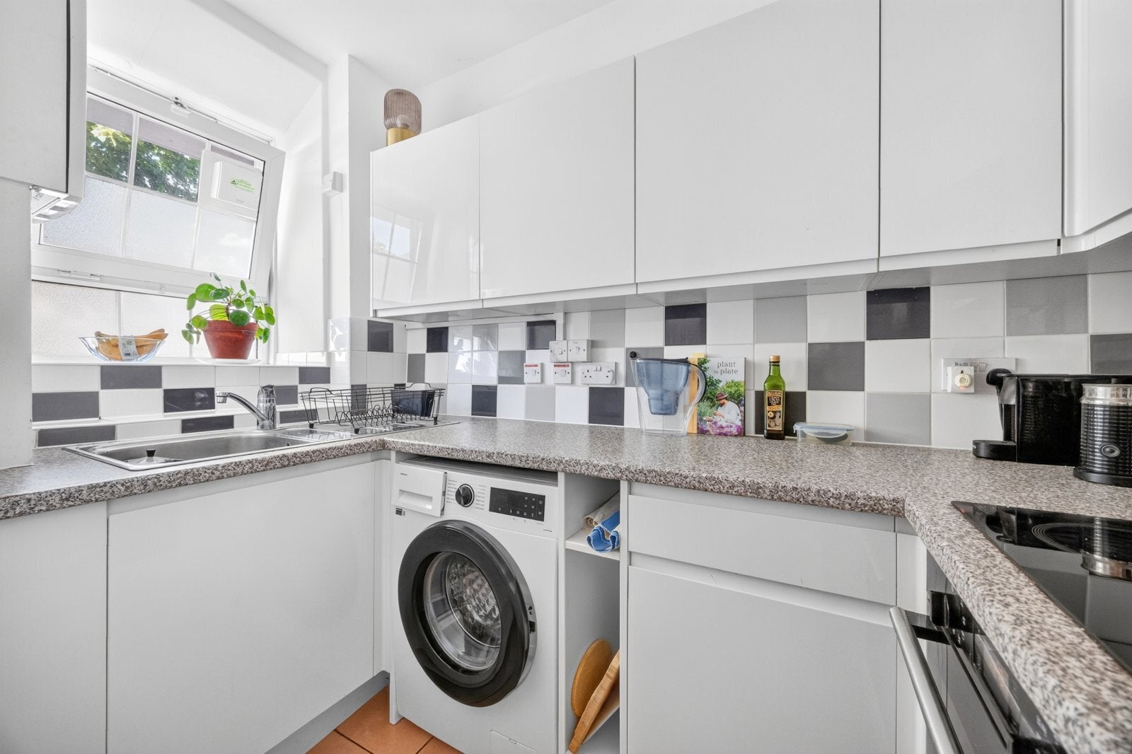 Flat Reardon Street in Greater London