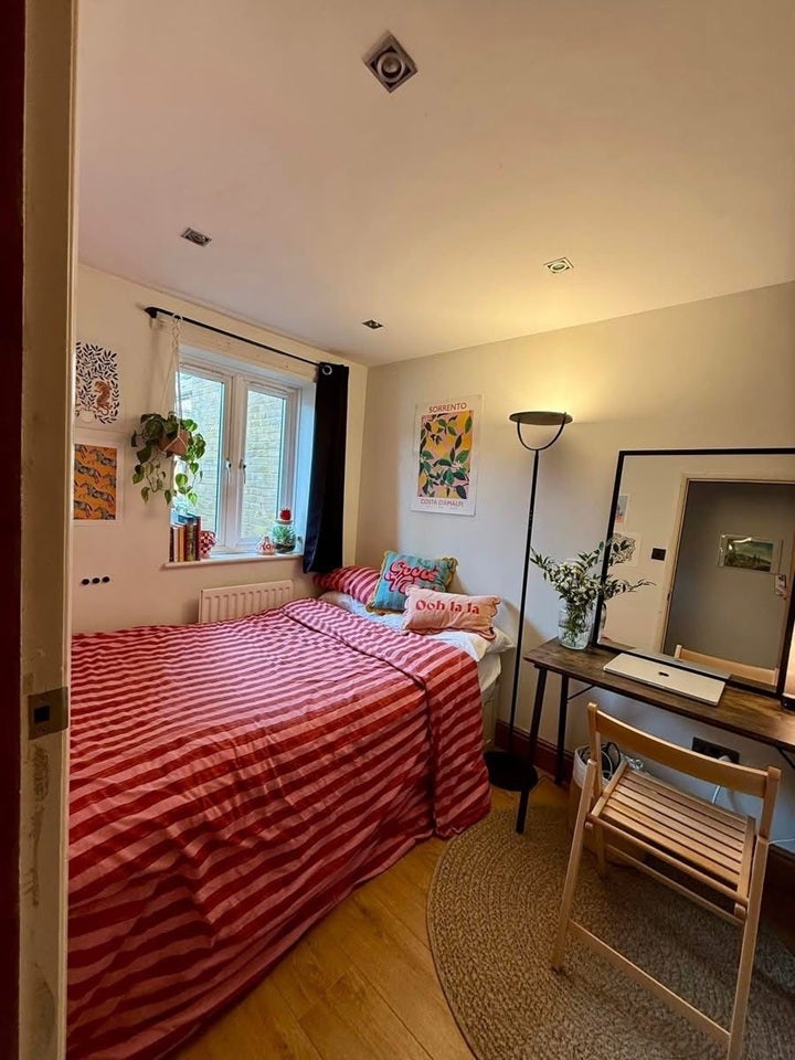 Room Stevenage Road in Greater London