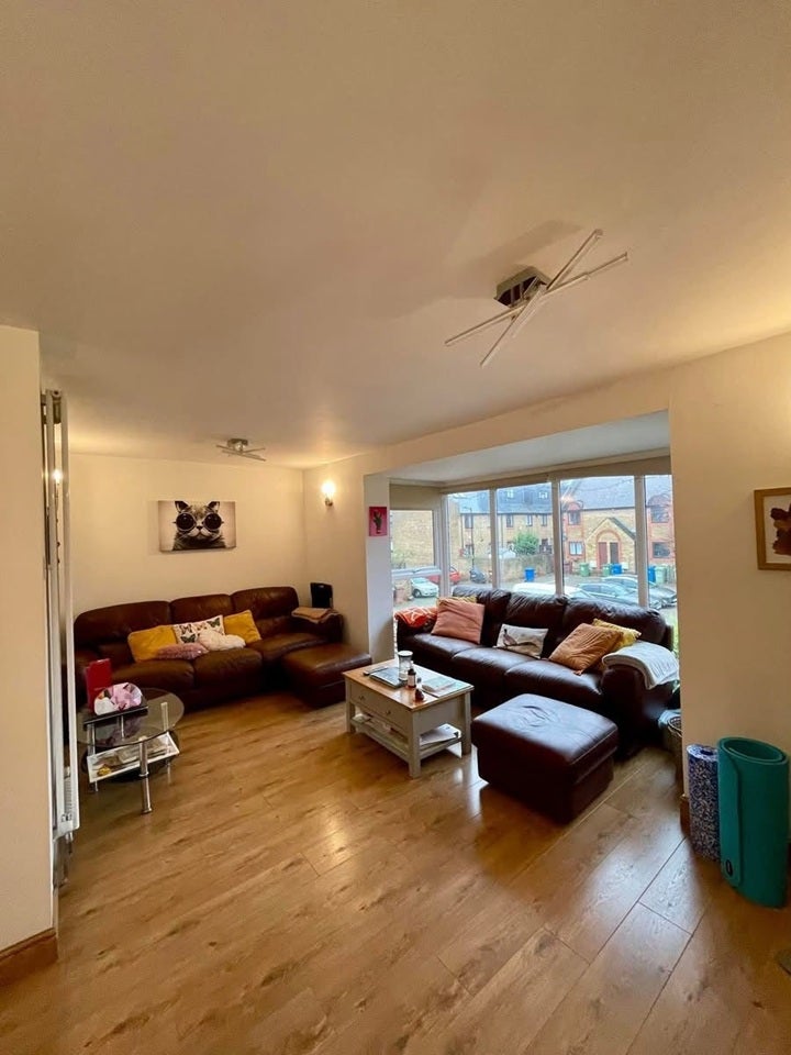 Room Stevenage Road in Greater London