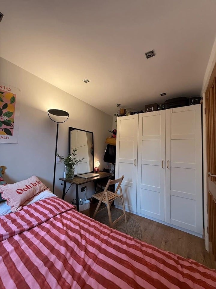 Room Stevenage Road in Greater London