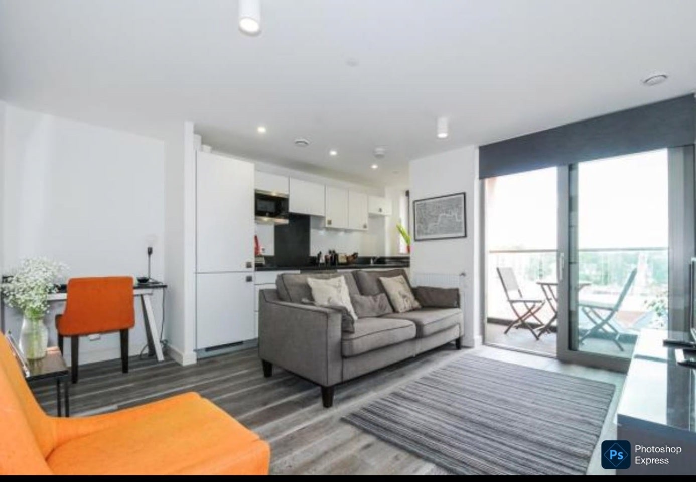 Flat Cornmill Lane in Greater London