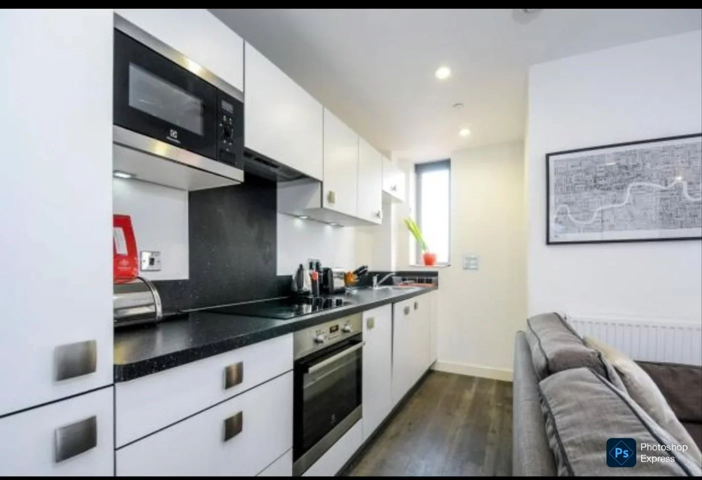 Flat Cornmill Lane in Greater London