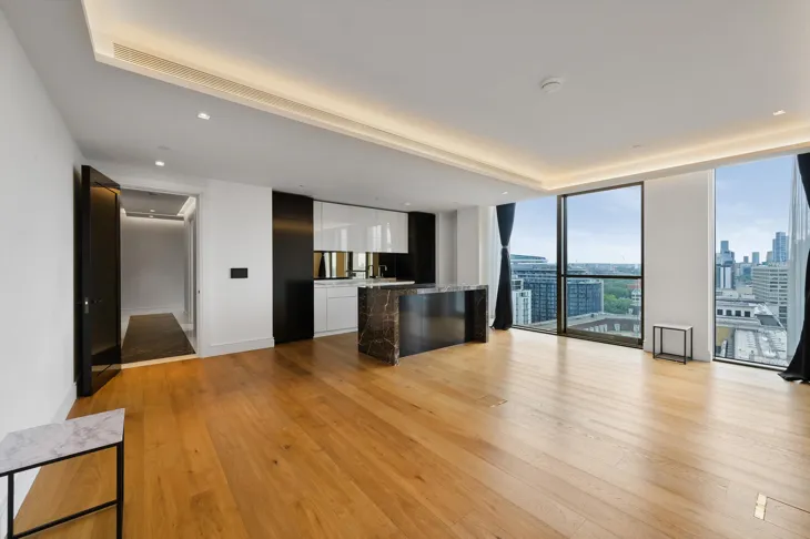 Flat Belvedere Road in Greater London