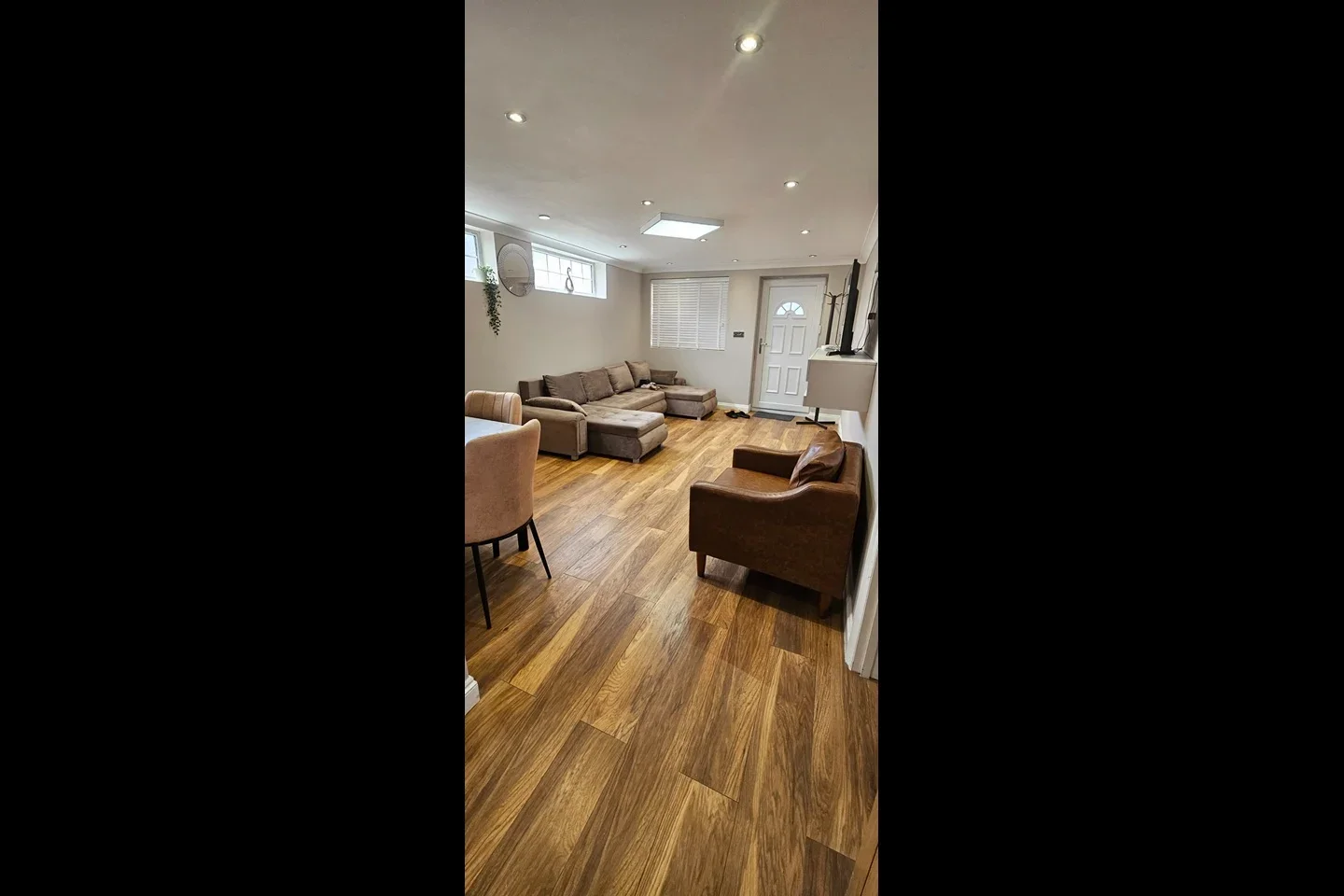 Flat Oakley Avenue in Greater London