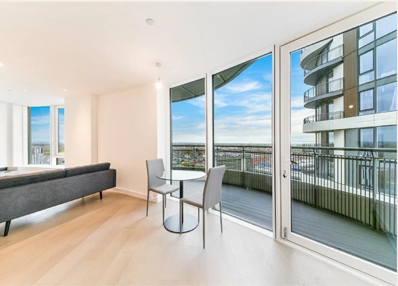 Flat Cambridge Road in Greater London