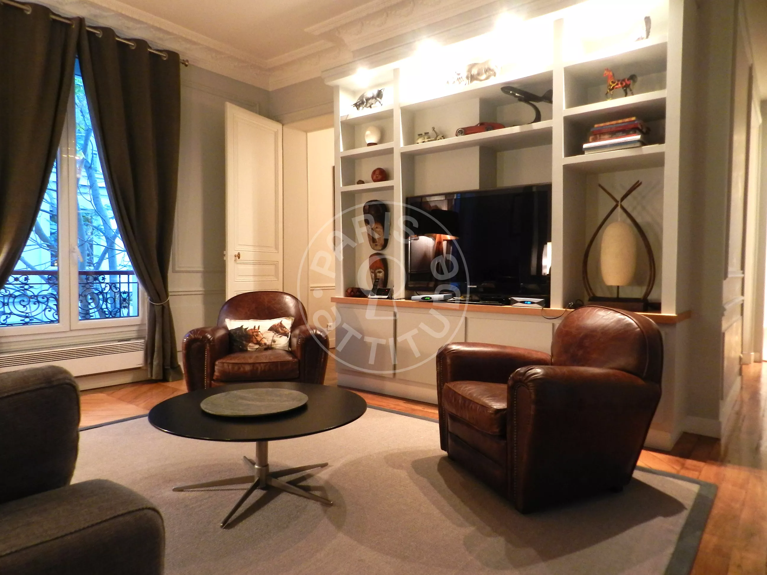 Flat Avenue Victor Hugo in Paris
