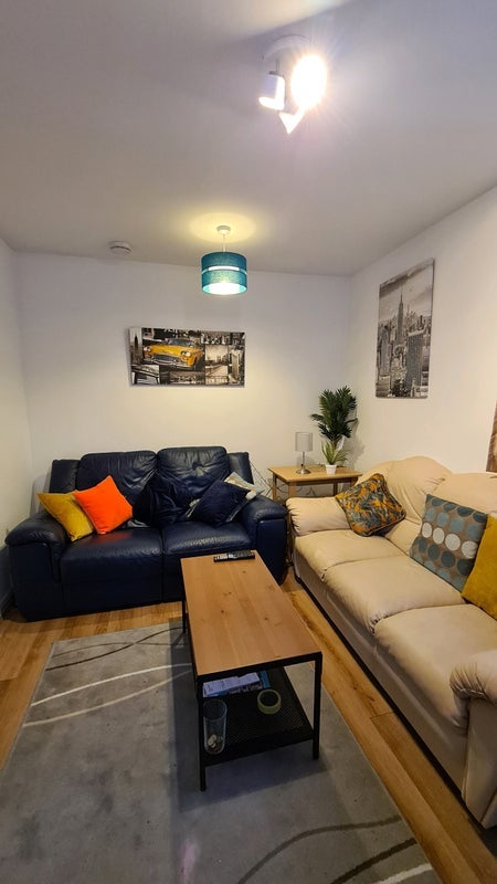 Room Derwent Crescent in Greater London