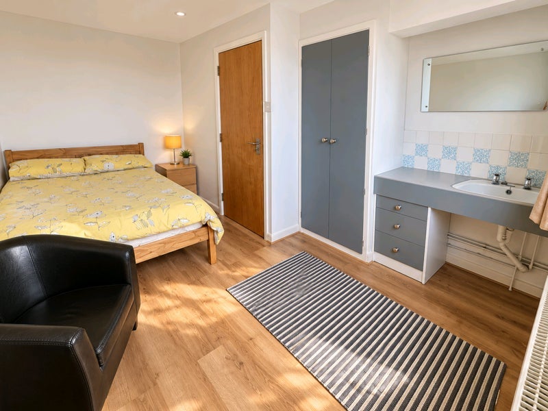 Room Derwent Crescent in Greater London