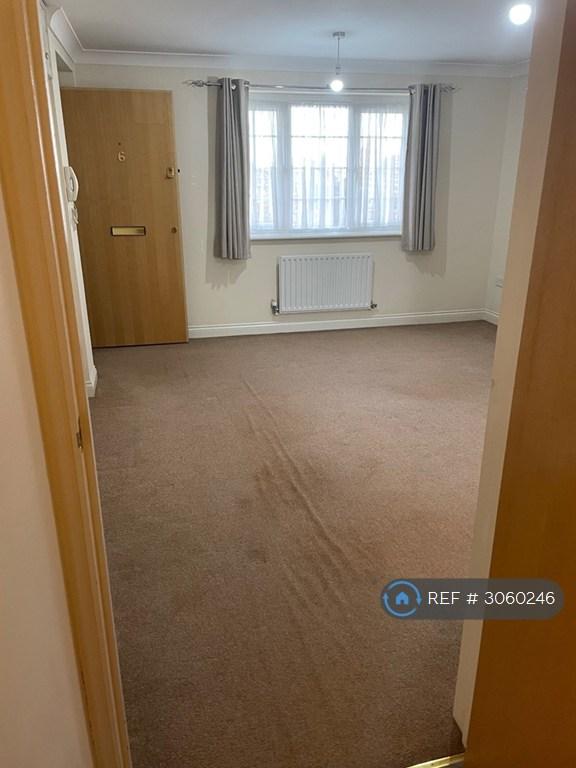 Flat Kimberley Close in Hedge End