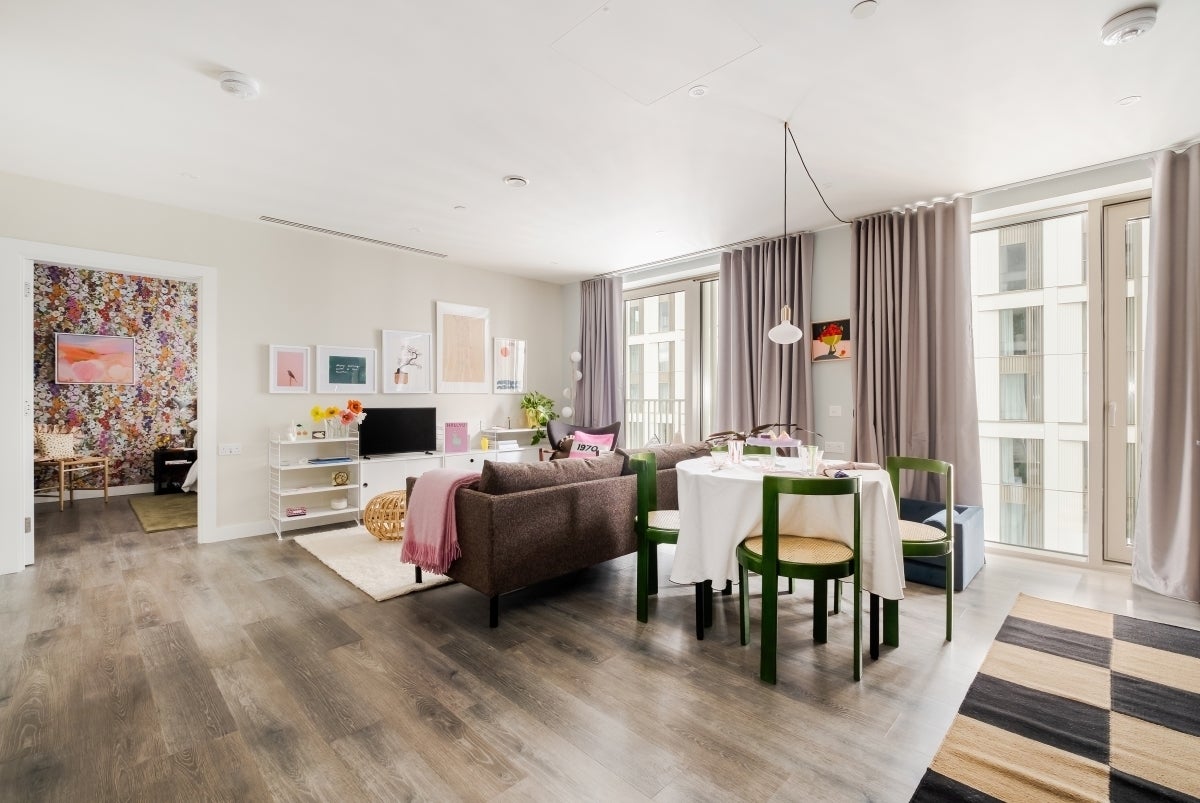 Flat Cherry Park Lane in Greater London