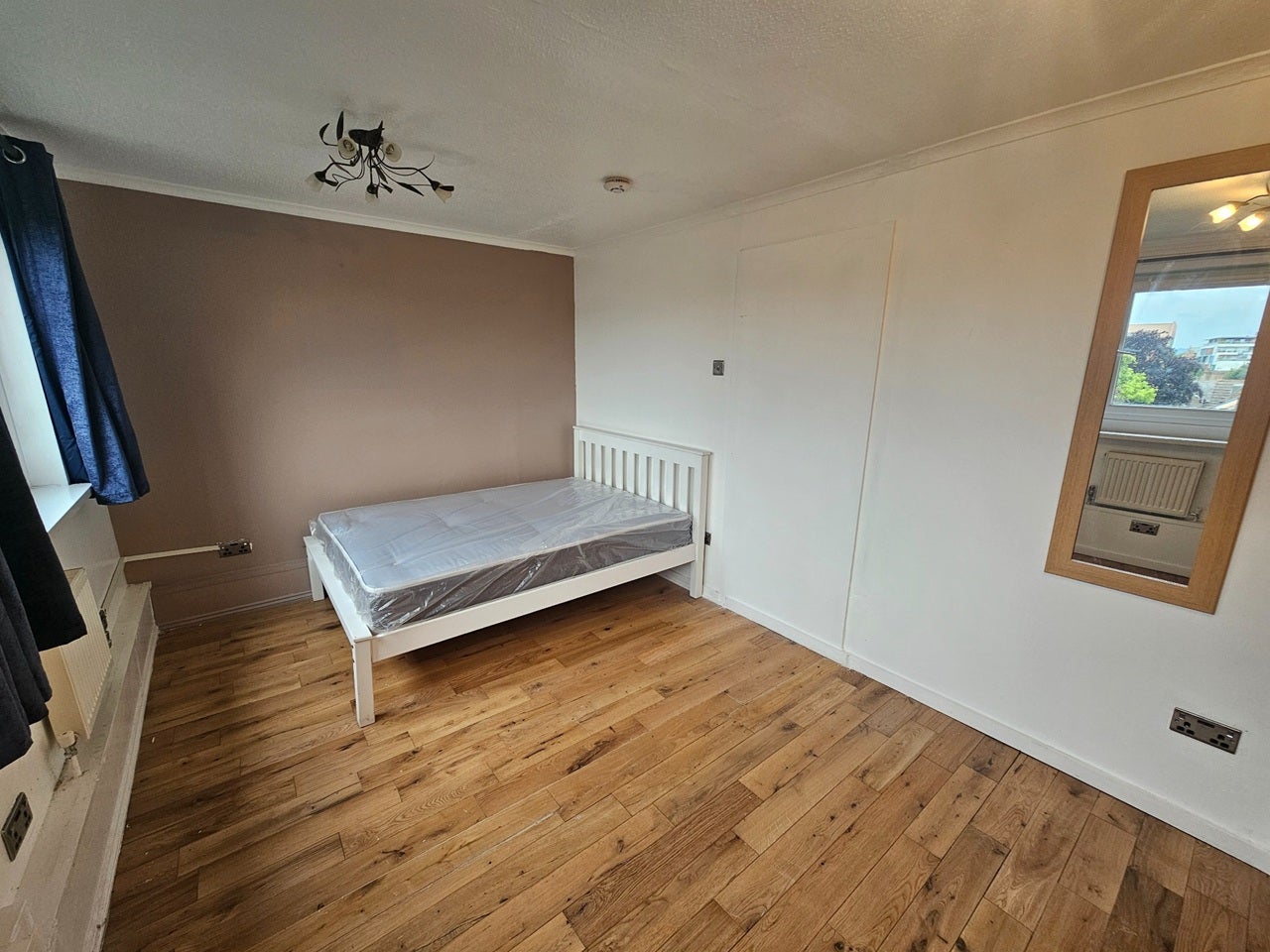 Room Ericcson Close in Greater London