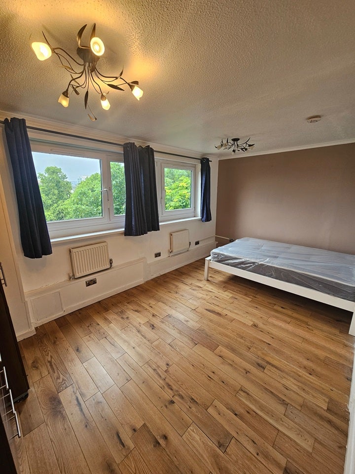 Room Ericcson Close in Greater London