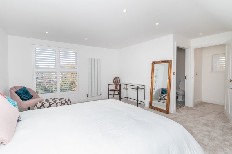 Room Westway Close in Greater London