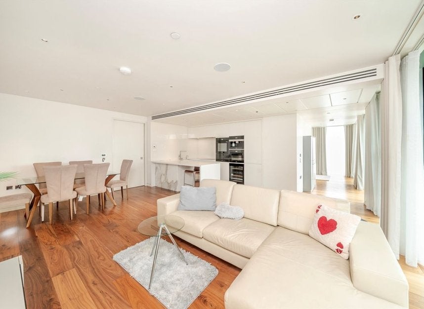 Flat Moor Lane in City of London